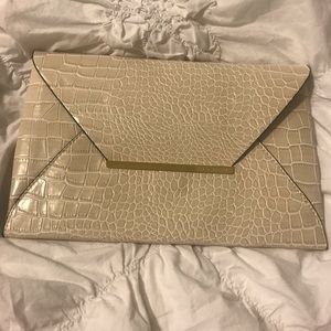 BCBG Maxazria biege clutch